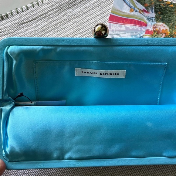 BR flower clutch bag, 10 x 5 “ - Picture 6 of 6